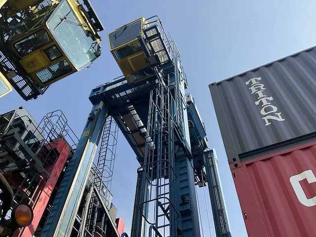 Konecranes - 54de - straddle carrier - 2009 - afbeelding 2 van  17