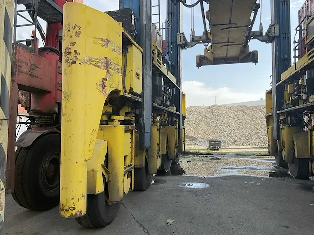 Konecranes - 54de - straddle carrier - 2009 - afbeelding 12 van  17