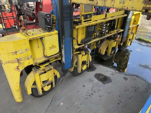Konecranes - 54de - straddle carrier - 2009 - afbeelding 15 van  17
