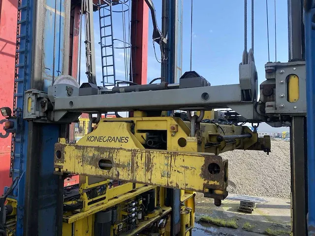 Konecranes - 54de - straddle carrier - 2009 - afbeelding 16 van  17