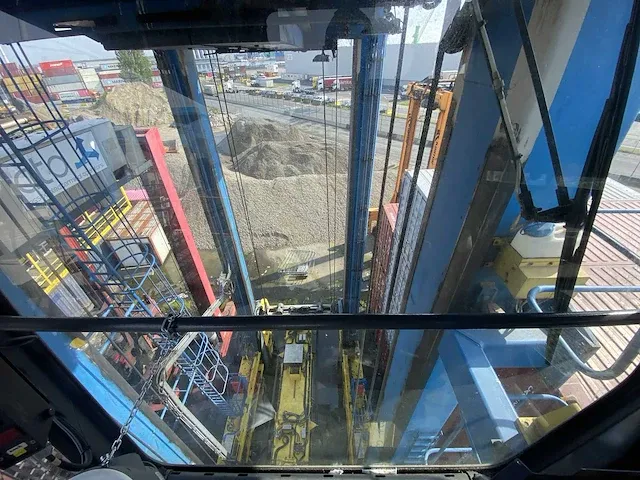 Konecranes - 54de - straddle carrier - 2009 - afbeelding 6 van  20