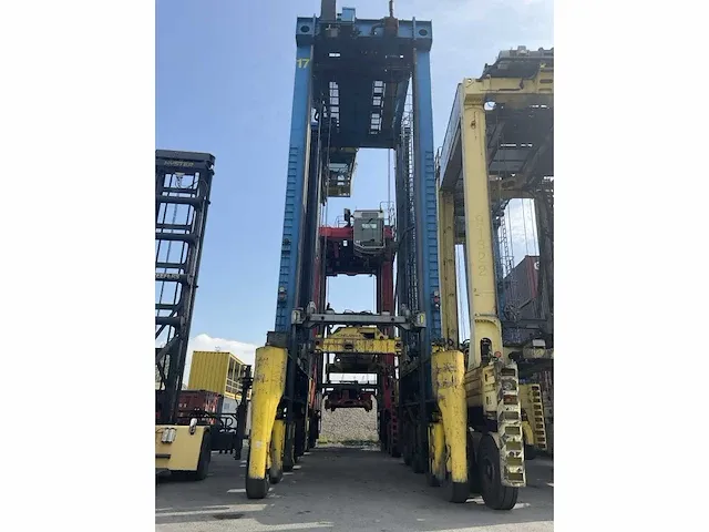 Konecranes - 54de - straddle carrier - 2009 - afbeelding 12 van  20