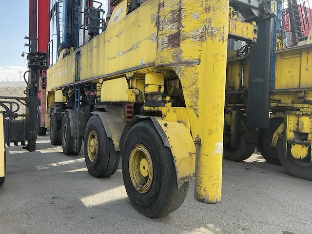 Konecranes - 54de - straddle carrier - 2009 - afbeelding 15 van  20