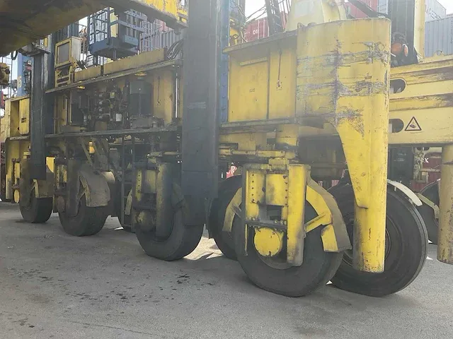 Konecranes - 54de - straddle carrier - 2009 - afbeelding 16 van  20