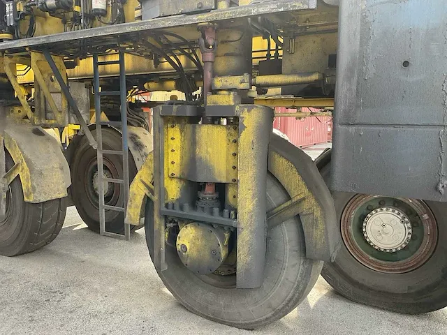 Konecranes - 54de - straddle carrier - 2009 - afbeelding 17 van  20