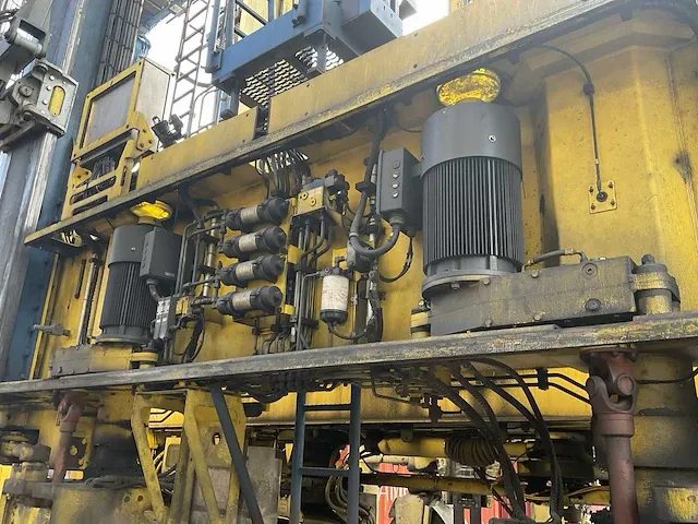 Konecranes - 54de - straddle carrier - 2009 - afbeelding 18 van  20
