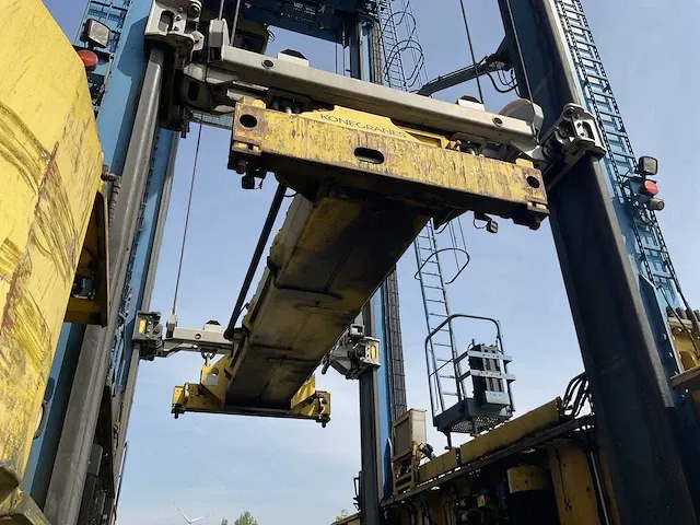 Konecranes - 54de - straddle carrier - 2009 - afbeelding 2 van  21