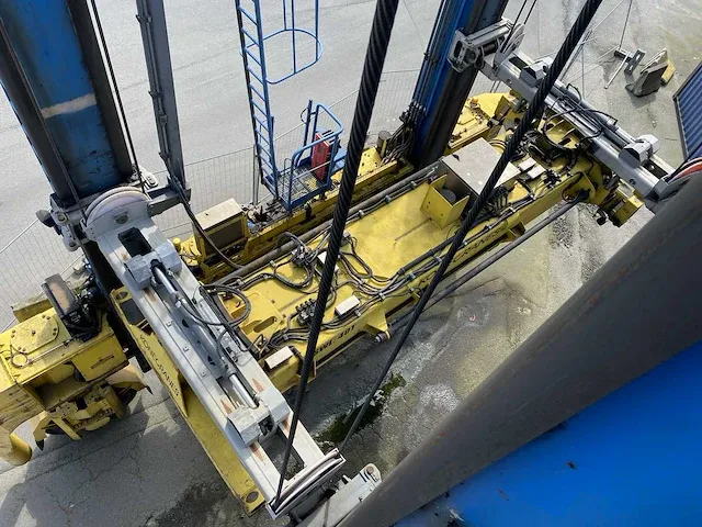 Konecranes - 54de - straddle carrier - 2009 - afbeelding 3 van  21