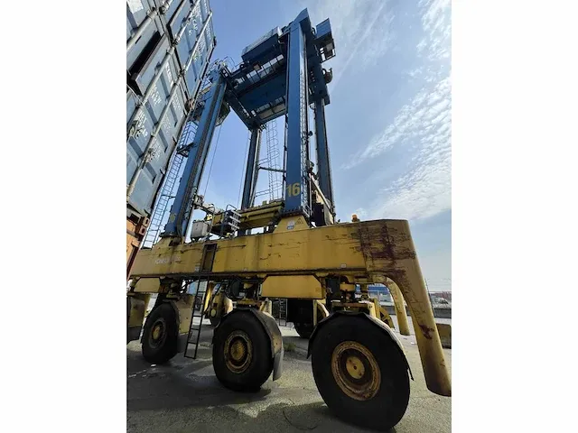 Konecranes - 54de - straddle carrier - 2009 - afbeelding 5 van  21