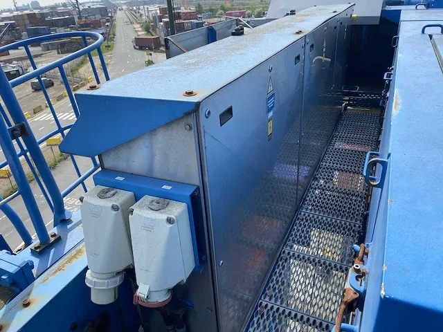 Konecranes - 54de - straddle carrier - 2009 - afbeelding 7 van  21