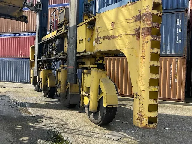 Konecranes - 54de - straddle carrier - 2009 - afbeelding 16 van  21