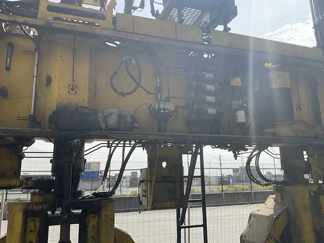 Konecranes - 54de - straddle carrier - 2009 - afbeelding 19 van  21