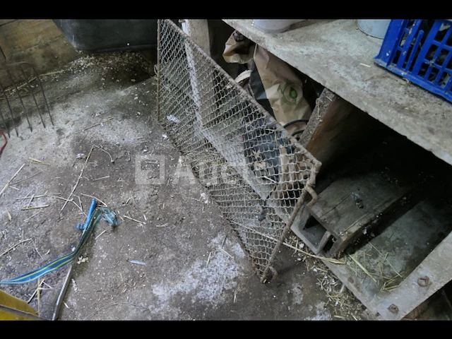 Konijnenhokken gemaakt van verwijderbare betonplaat - afbeelding 3 van  6