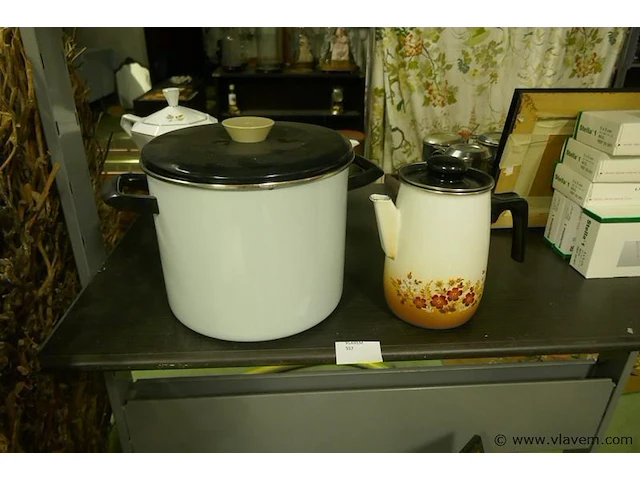 Kookpot en koffiekan - afbeelding 1 van  1