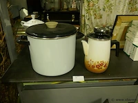 Kookpot en koffiekan - afbeelding 1 van  1