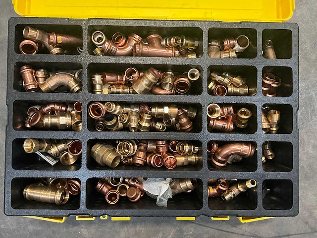 Koper en messing koppelstukken - afbeelding 1 van  7