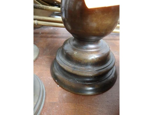Koperen kandelaar .masief hoogte 29cm - afbeelding 2 van  2