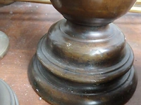 Koperen kandelaar .masief hoogte 29cm - afbeelding 2 van  2