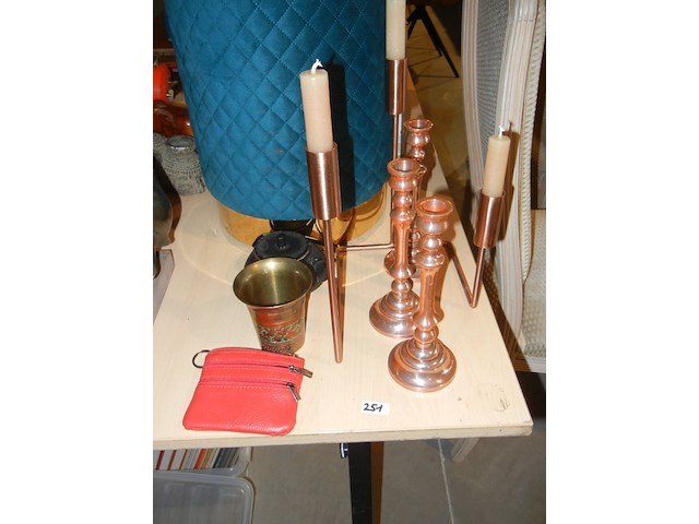 Koperen kandelaars, theepot - afbeelding 1 van  1
