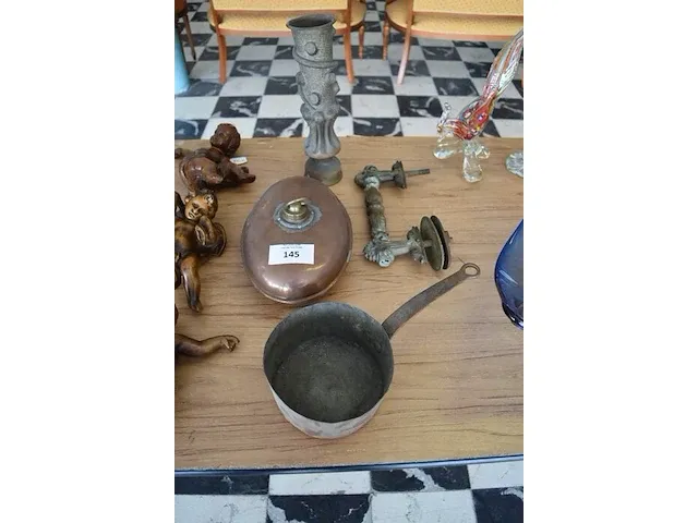 Koperen steelpan, koperen bedverwarmer, koperen deurklink, sierstuk - afbeelding 1 van  9
