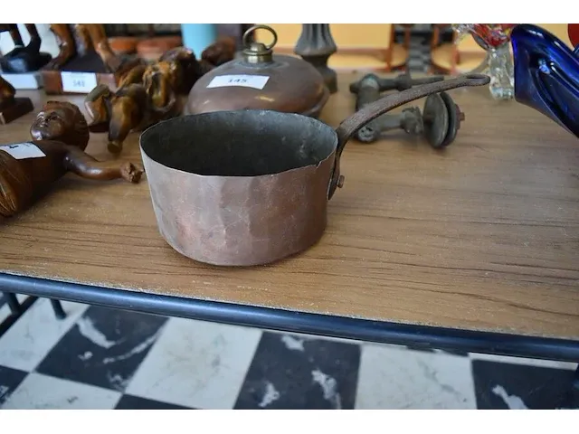 Koperen steelpan, koperen bedverwarmer, koperen deurklink, sierstuk - afbeelding 3 van  9