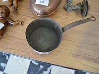 Koperen steelpan, koperen bedverwarmer, koperen deurklink, sierstuk - afbeelding 4 van  9