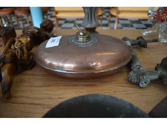 Koperen steelpan, koperen bedverwarmer, koperen deurklink, sierstuk - afbeelding 6 van  9