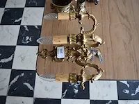 Koperen wandapplique met 3 lichtpunten, koperen vijzel, koperen steelpannetje, tinnen kaarsenhouder, glazen schoteltje - afbeelding 3 van  7