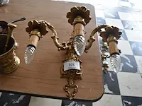 Koperen wandapplique met 3 lichtpunten, koperen vijzel, koperen steelpannetje, tinnen kaarsenhouder, glazen schoteltje - afbeelding 4 van  7