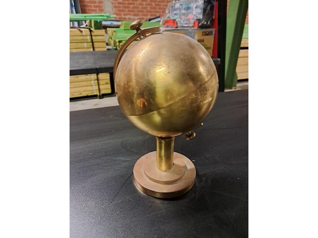 Koperen wereldbol voor sigaretten - afbeelding 1 van  5