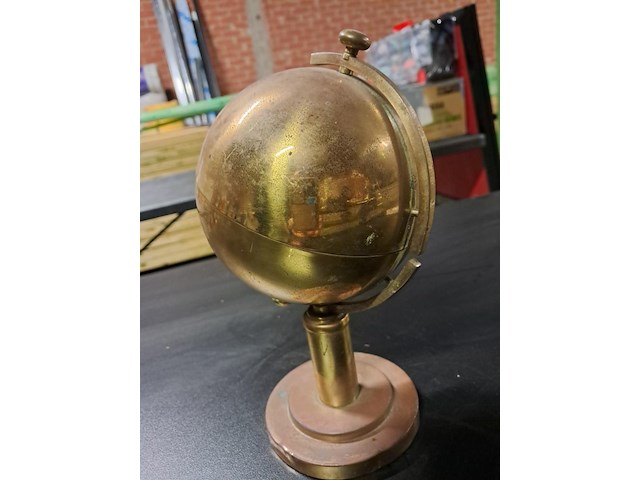 Koperen wereldbol voor sigaretten - afbeelding 2 van  5
