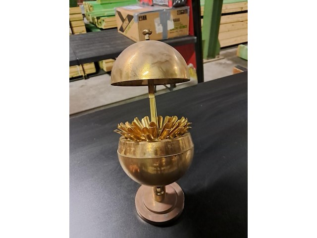 Koperen wereldbol voor sigaretten - afbeelding 4 van  5