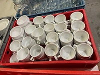 Kopjes, kommen, borden - afbeelding 1 van  4