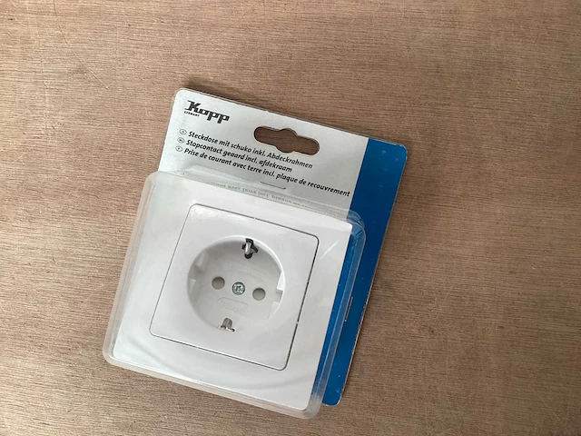Kopp wandcontactdoos met volle afdekplaat (72x) - afbeelding 1 van  3