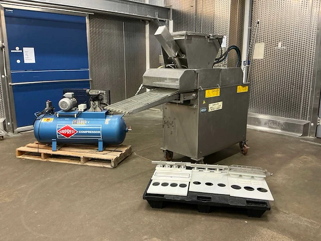 Koppens vm400 vleesvormpers + compressor - afbeelding 1 van  23
