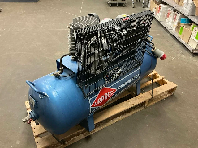Koppens vm400 vleesvormpers + compressor - afbeelding 22 van  23