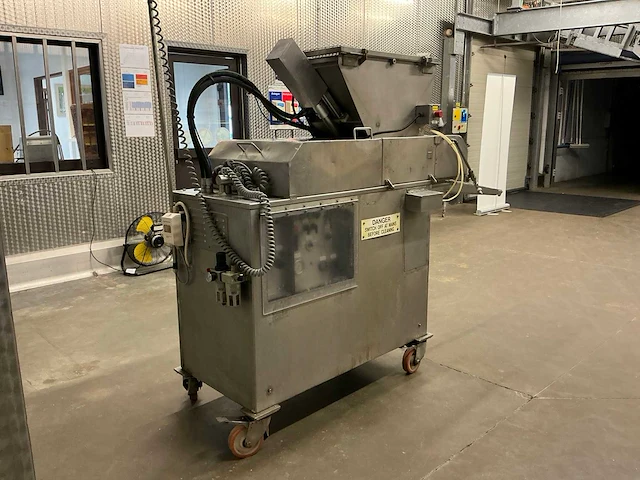 Koppens vm400 vleesvormpers + compressor - afbeelding 5 van  23