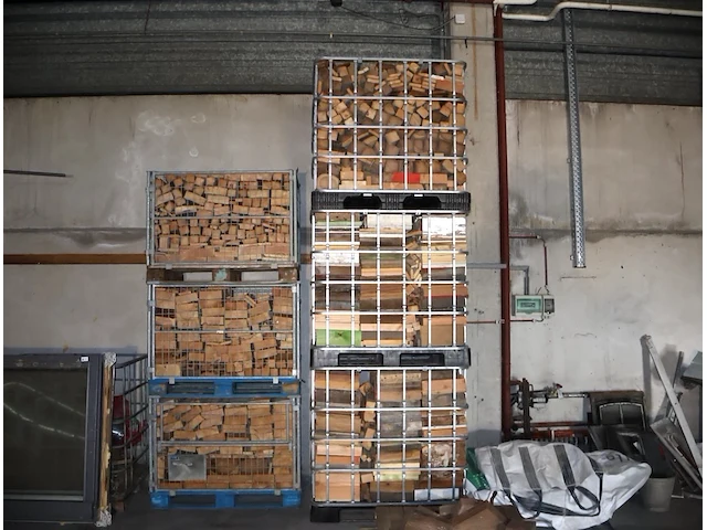 Korf met hout (x6) - afbeelding 1 van  4