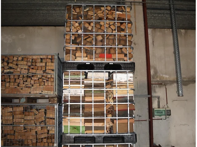 Korf met hout (x6) - afbeelding 2 van  4