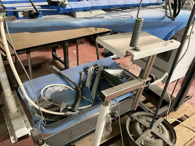 Koudstrijktafel electrolux type model 2454 - afbeelding 8 van  11