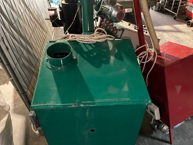 Kovo novák palletpersmachine - afbeelding 26 van  28