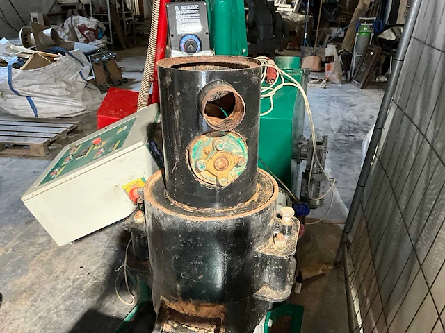 Kovo novák palletpersmachine - afbeelding 17 van  28