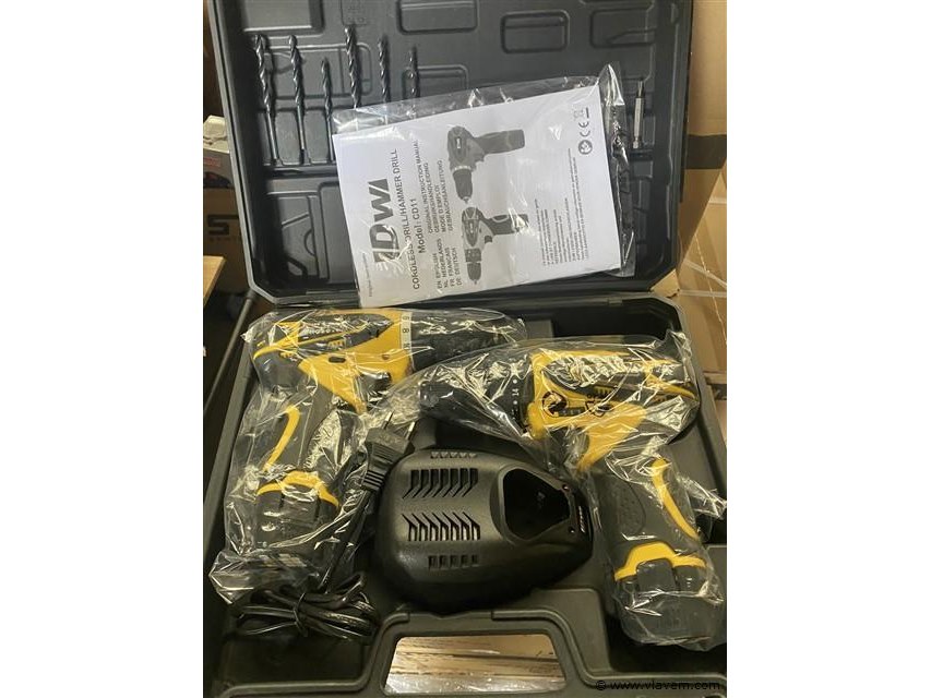 Div. gereedschap, wo. bankschroeven, bijlen, boren, breekijzers, doppensets, hamers enz.