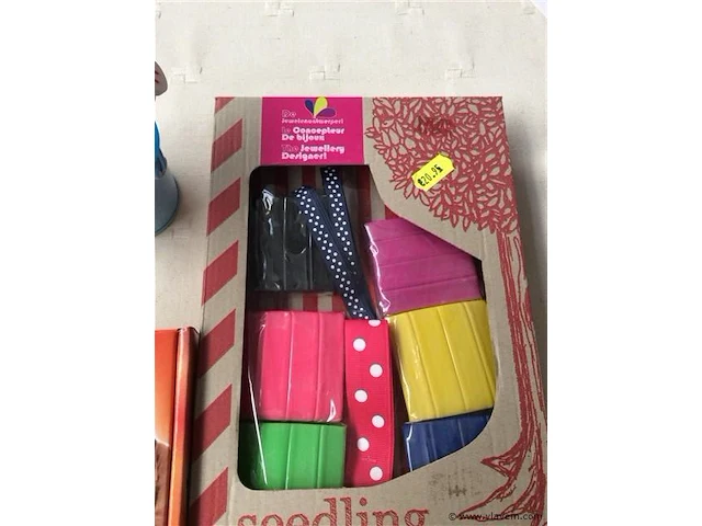 Kransen en armbandjes - afbeelding 3 van  3