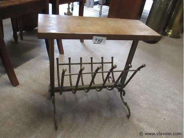 Krantenbak - afbeelding 1 van  2