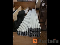 Krat met diverse stands materiaal (aluminium) - afbeelding 2 van  13