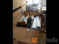 Krat met diverse stands materiaal (aluminium) - afbeelding 6 van  13
