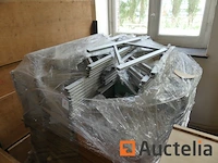 Krat met diverse stands materiaal (aluminium) - afbeelding 8 van  13