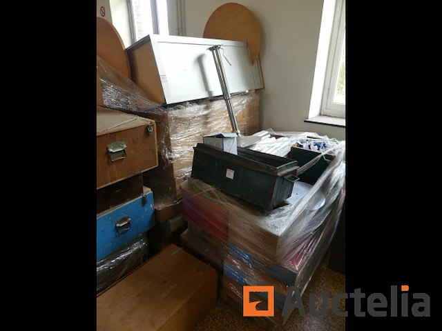 Krat met diverse stands materiaal (aluminium) - afbeelding 9 van  13