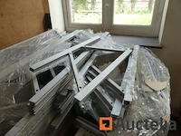 Krat met diverse stands materiaal (aluminium) - afbeelding 12 van  13